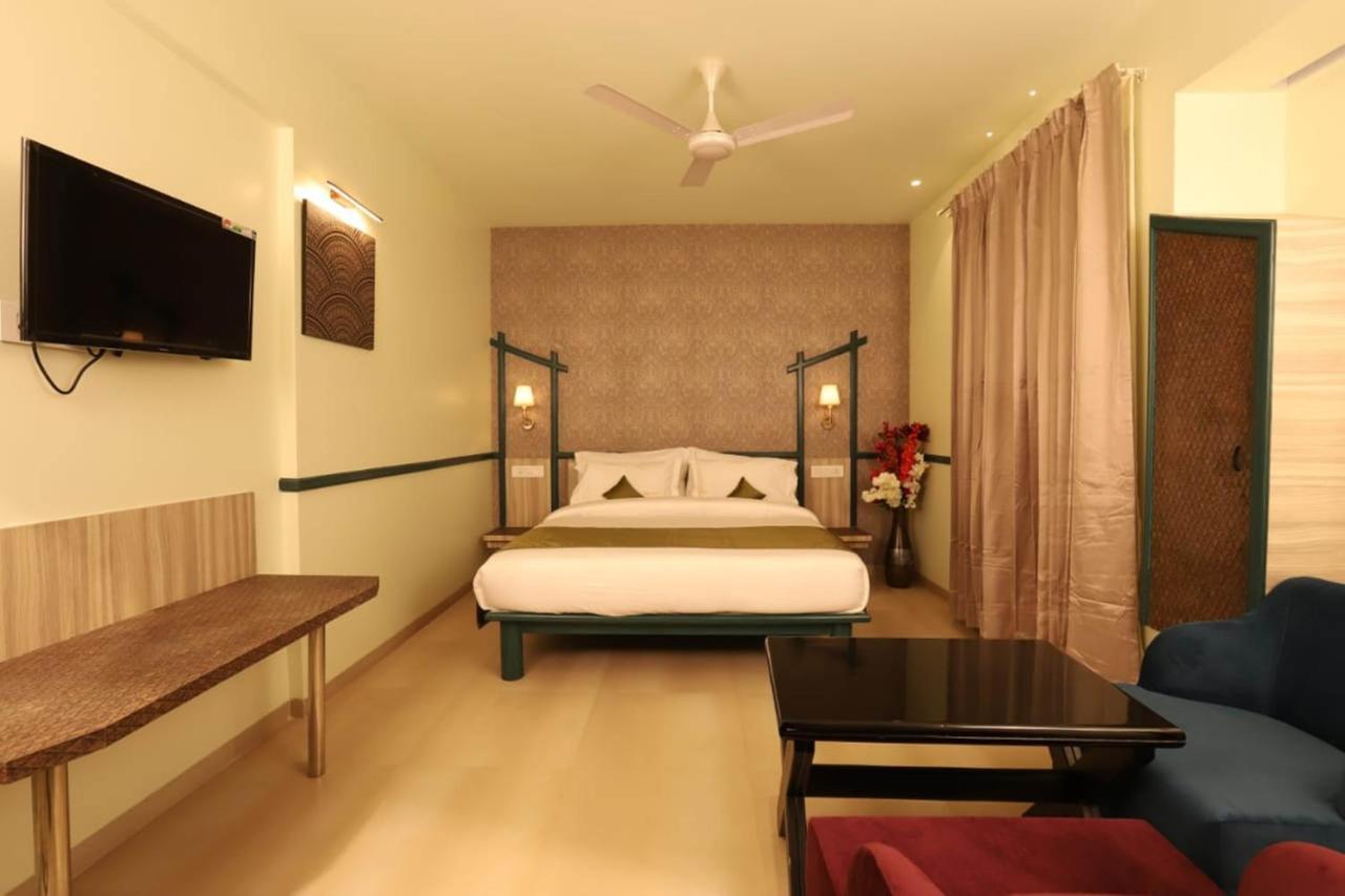 Hotel Prabha Palace Ahmednagar Buitenkant foto