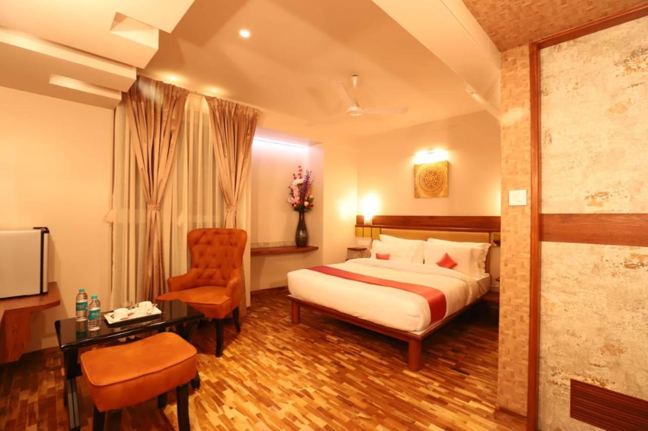 Hotel Prabha Palace Ahmednagar Buitenkant foto