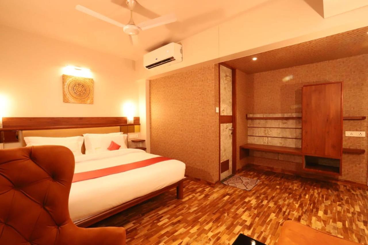 Hotel Prabha Palace Ahmednagar Buitenkant foto
