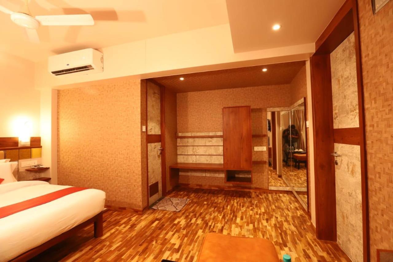 Hotel Prabha Palace Ahmednagar Buitenkant foto