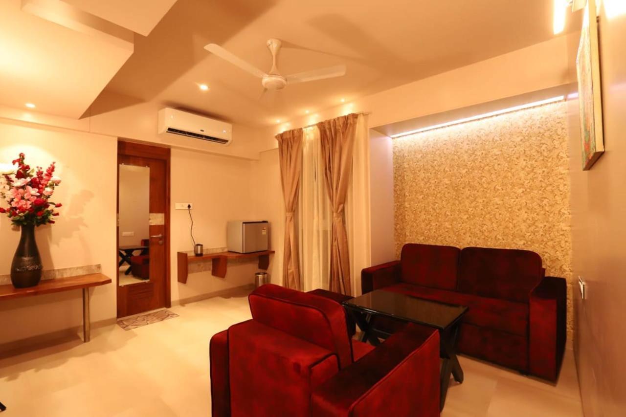 Hotel Prabha Palace Ahmednagar Buitenkant foto