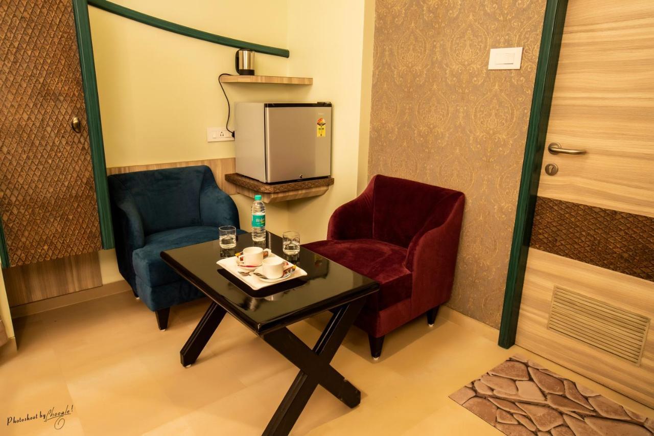 Hotel Prabha Palace Ahmednagar Buitenkant foto