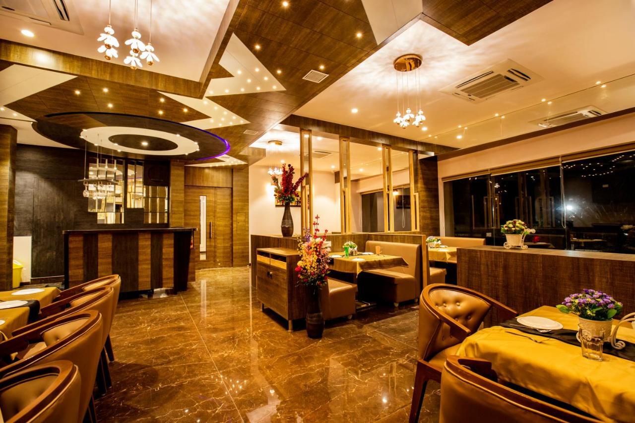 Hotel Prabha Palace Ahmednagar Buitenkant foto