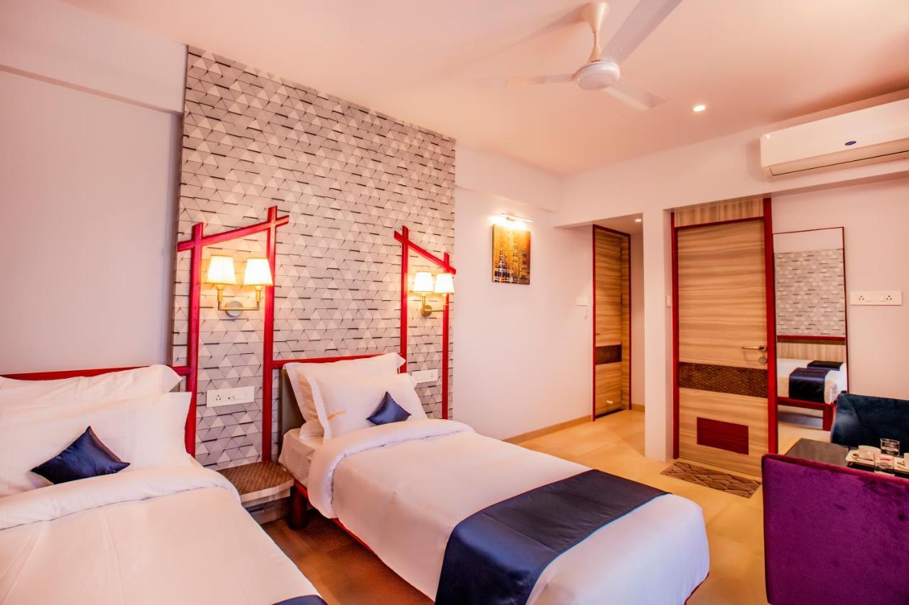 Hotel Prabha Palace Ahmednagar Buitenkant foto